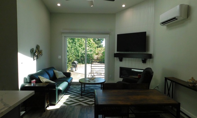 San Ramon Cottage | Charming 2-bedroom cottage in lovely San Ramon, CA near highway for easy commute