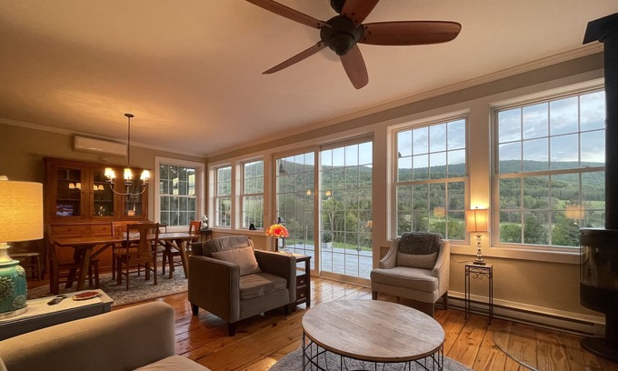 Stamford Cottage | Charming 2-bedroom Country Cottage in the Catskill Mountains