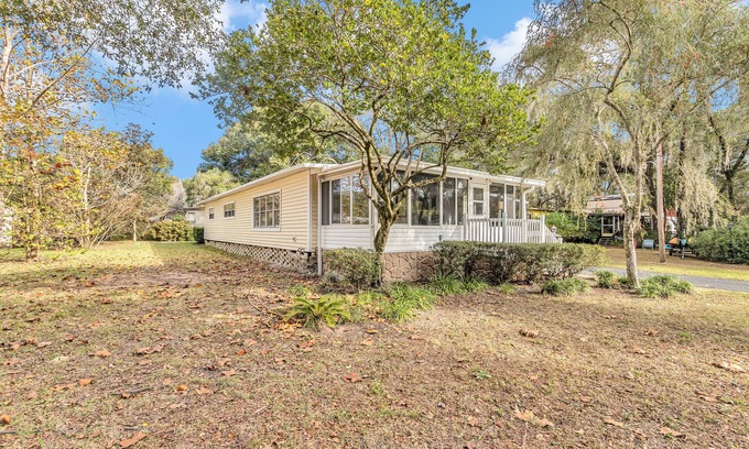 Dunnellon House | Charming 2-bedroom home at Rainbow River in DunnellonnPRIVATE RIVER ACCESS