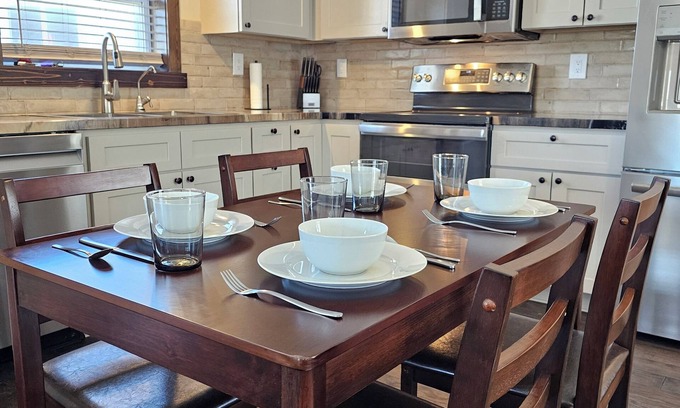 Red Cloud House | Charming 2-bedroom house with WiFi, AC in Red Cloud