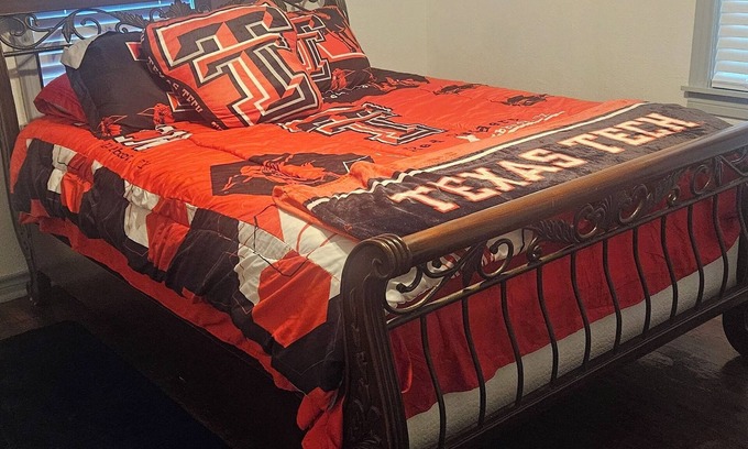 Lubbock House | Charming 2-bedroom house close to Texas Tech University, with AC & Wi Fi.