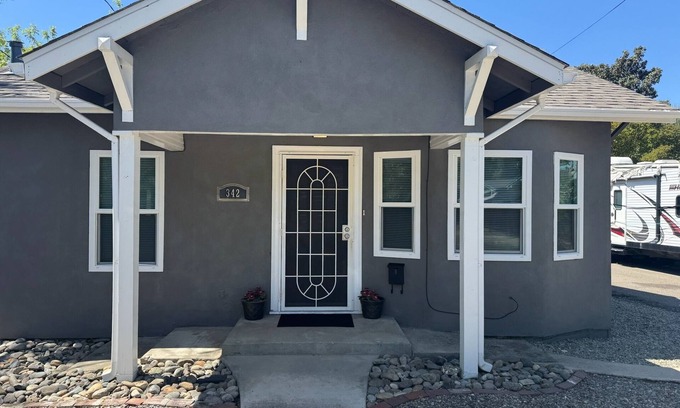 Turlock House | Charming 2-bedroom house in beautiful Turlock w/AC, plus near historic downtown