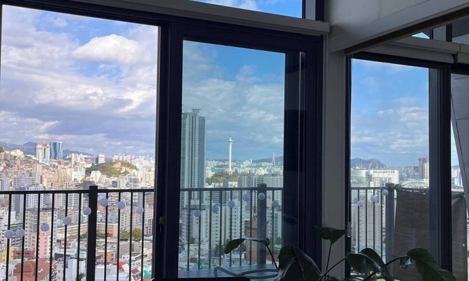 Busan House | Charming 2-bedroom house with AC and WiFi in lovely Busan