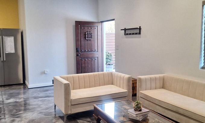 Azusa House | Charming 2-bedroom house with WiFi, AC in Azusann