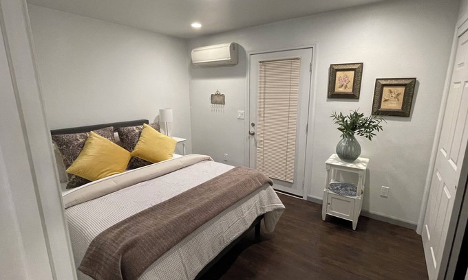 Ukiah House | Charming 2-bedroom house with WiFi and AC in lovely Ukiah