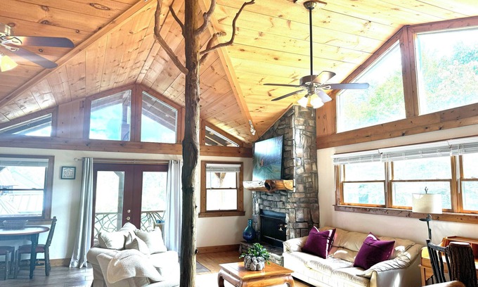 Cullowhee Cottage | Charming 2 bedroom in between Highlands/Cashiers fireplace, steam shower