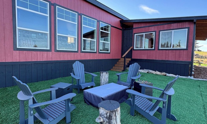 Bell Hill House | Charming 2-bedroom mobile home in Sequim with AC