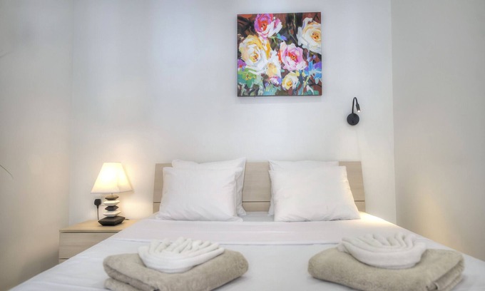 Gzira Ski Chalet | Charming 2 bedroom townhouse, internal yard JDES1-1