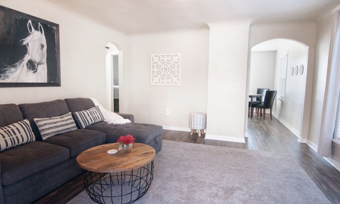 Pullman Apartment | Charming 2 Bedroom Unit in a Triplex in Downtown Pullman.