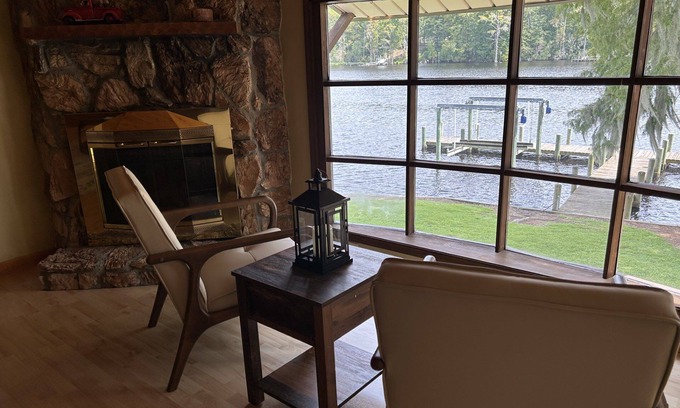 Chocowinity House | Charming 2-bedroom Waterfront House with private boat slip on Blount's Creek