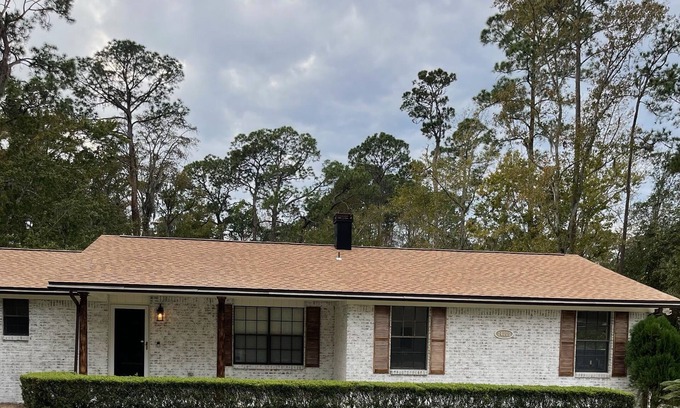 Mandarin House | Charming 2 bedroom house next to famous restaurant and marina in Mandarin,Fl.