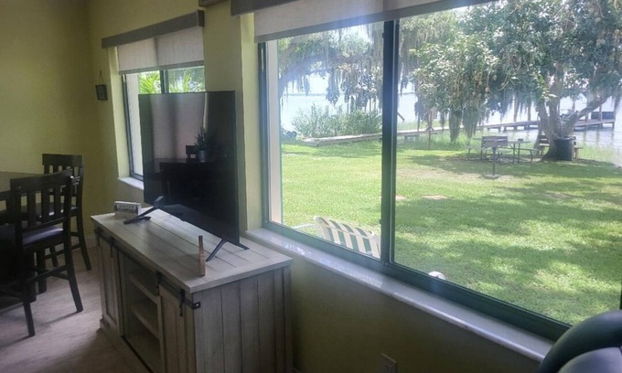 Lake Placid Apartment | Charming 2-bedroom Lake front apartment with AC, WiFi in fantastic Lake Placid