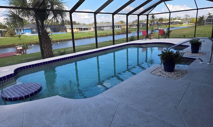 Oakland Hills House | Charming 2-bedroom house in wonderful Rotonda West with AC and private pool