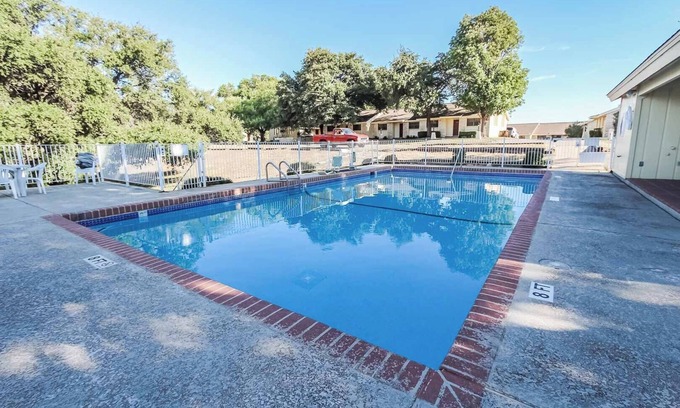 Highland Lake Estates Condo | Charming 2-bedroom with AC, WiFi in fantastic Lago Vista