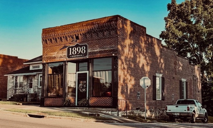 Jonesboro House | Charming 2-bedroom with AC, WiFi in lovely Jonesboro