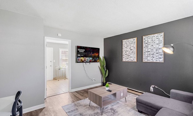 Mount Holly Apartment | Charming 2 King Bedroom Suite—in Downtown Mt Holly