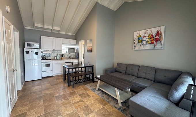 Point Pleasant Beach Condo | Charming 2BR 1BA Beach Condo with Parking Spot