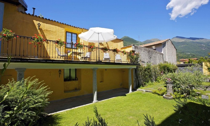 Cannobio House | Charming 2½-room house with an idyllic garden in the old town of Cannobio