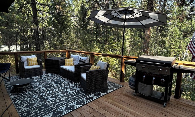 Garden Valley Cabin | Charming 2B-1 B quiet mountain retreat in Terrace Lakes just an hour from Boise.