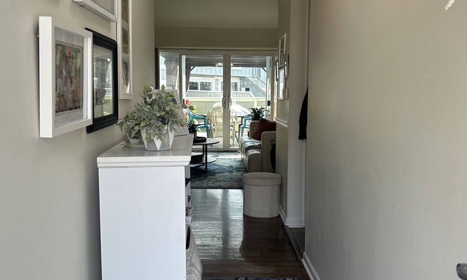 Lenexa House | Charming 2B/1Bth One Level TH -1 mile from I35-15 min. to Dntn KCMO.
