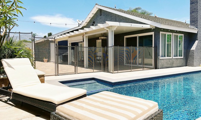 Ontario House | Charming 2bed 1bath Private pool self check-in Medical Center Downtwon Disney