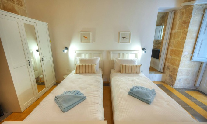 Valletta Ski Chalet | Charming 2bedroom townhouse Valletta center KBUT1-1