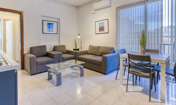 Sliema Apartment | Charming 2BR Apt with Balcony & city views, Sliema