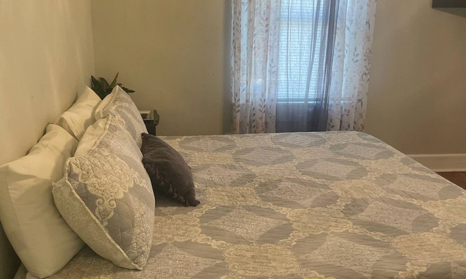 Gulfport House | Charming 2BR Cottage in Gulfport – Close to Beach, Casinos, & Attractions!