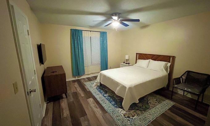 Greenville Condo | Charming 2BR Home, Fast WiFi, Pet Friendly, Near ECU & Hospital