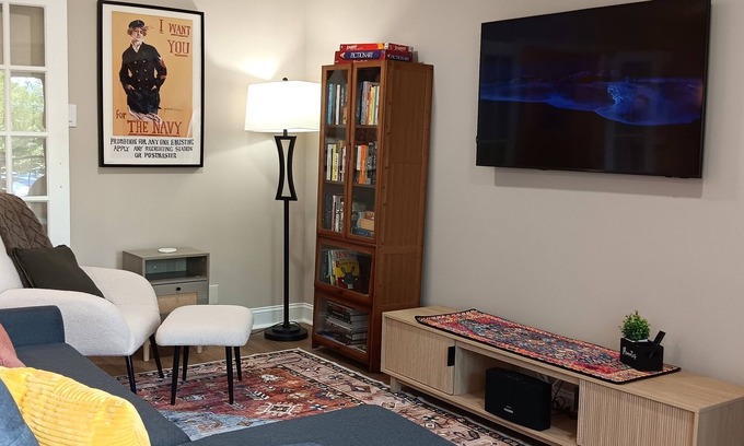 Gaithersburg Apartment | Charming 3-bed/2-bath apartment with AC, WiFi, near Washington DC & Seneca Park