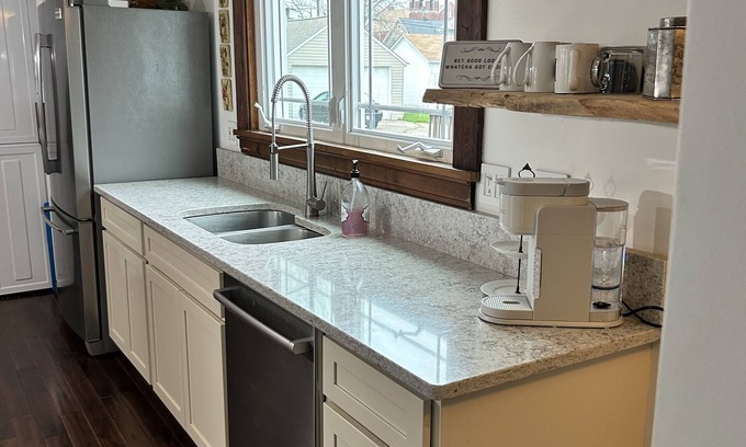 Painesville House | Charming 3-bedroom house with WiFi and AC in Fairport Harbor