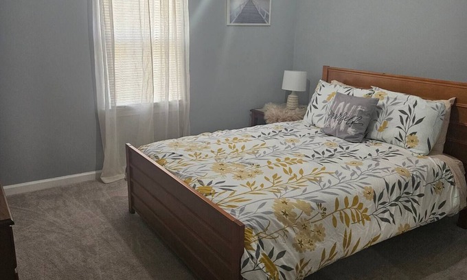 Elizabeth City House | Charming 3-bedroom house with AC and WiFi near Downtown Elizabeth City