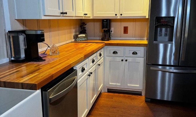 Pryor Cabin | Charming 3-bedroom cabin with lake access. Kayak, Boating, Bonfire.