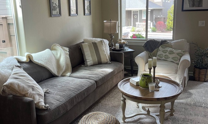 Redmond Cottage | Charming 3-bedroom cottage with WiFi and AC in brilliant Redmond