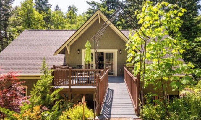 Stevenson Cottage | Charming 3-bedroom cottage with WiFi, AC in awesome Carson