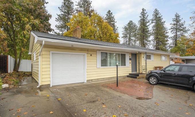 Spokane House | Charming 3-bedroom duplex with AC, WiFi in superb Spokane