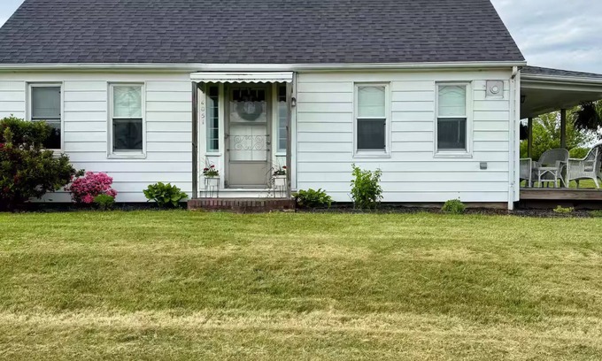 Austinburg Other | Charming 3-bedroom farmhouse with AC, WiFi in quaint Austinburg