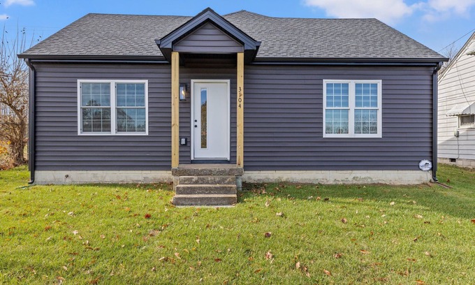 Lexington House | Charming 3-bedroom farmhouse in welcoming Lexington with WiFi, AC