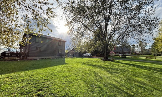 Fishers Hill House | Charming 3-bedroom farm house in Strasburg with WiFi and AC