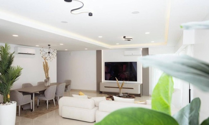 Yof Apartment | Charming 3-Bedroom Getaway - Perfect for Families and Friends!