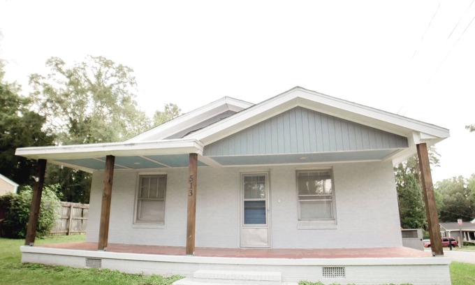 High Point House | Charming 3-bedroom house in High Point close to shopping and restaurants