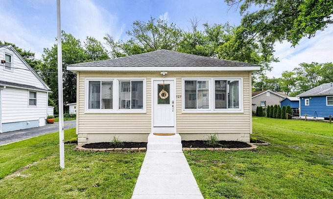 Ocean Gate House | Charming 3-bedroom house with AC and WiFi in Ocean Gate. 2 Blocks from the beach