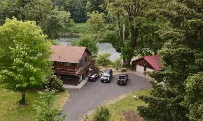 Scottsburg House | Charming 3-bedroom house in peaceful Scottsburg with AC, WiFi