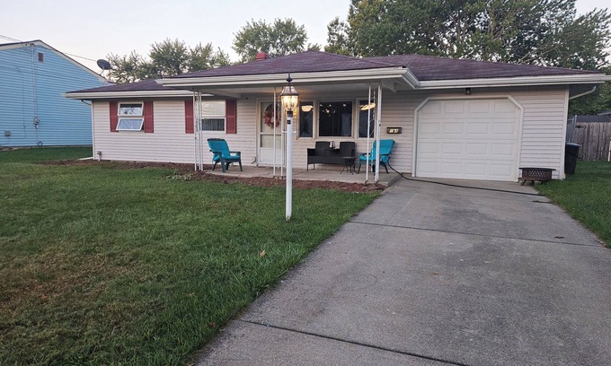 Austintown House | Charming 3-bedroom house in Austintown. Great location. Clean &freshly painted.
