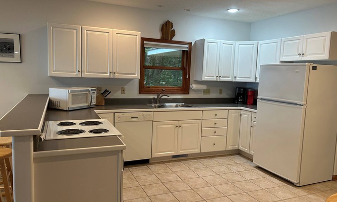 Ellsworth House | Charming 3-bedroom house with AC and WiFi and private access to Lake Michigan!
