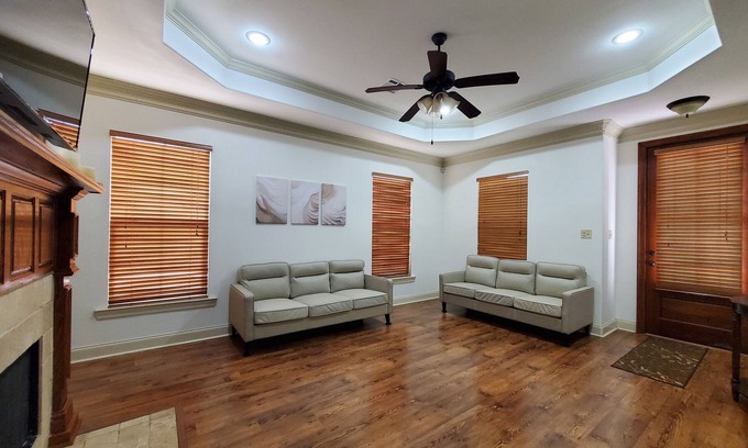 Carencro House | Charming 3-bedroom home with Fast WiFi, AC, and more in Carencro-Upper Lafayette