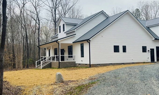 Asheboro House | Charming 3-bedroom house with Full size crib in Asheboro quiet and peaceful area