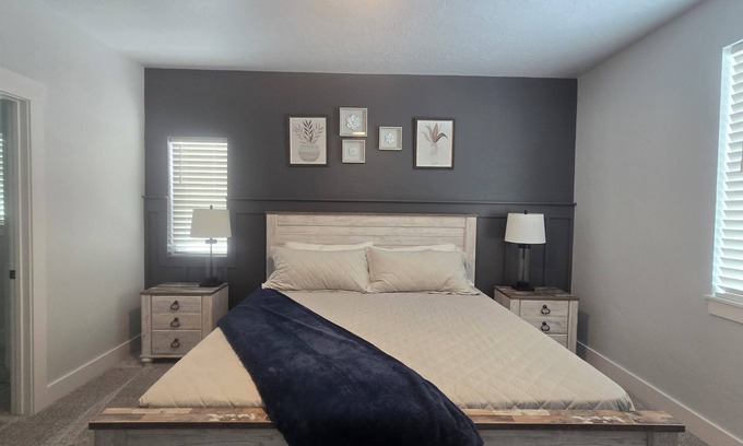 Caldwell House | Charming 3-bedroom house in Caldwell with WiFi and AC.