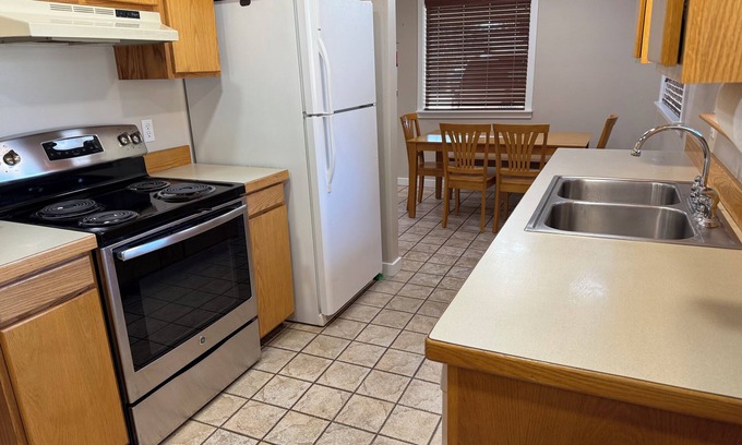 Coos Bay House | Charming 3-bedroom house in welcoming Coos Bay with WiFi