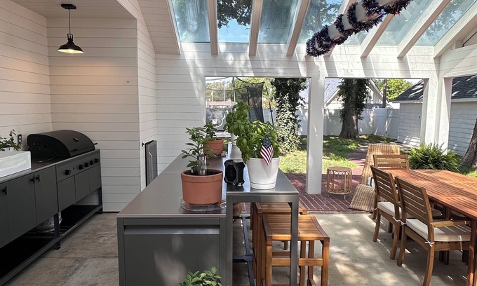 Winfield House | Charming 3-bedroom house in beautiful Winfield with WiFi, AC